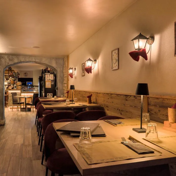 Eingang des Restaurants La Doga Gourmet – Primiero